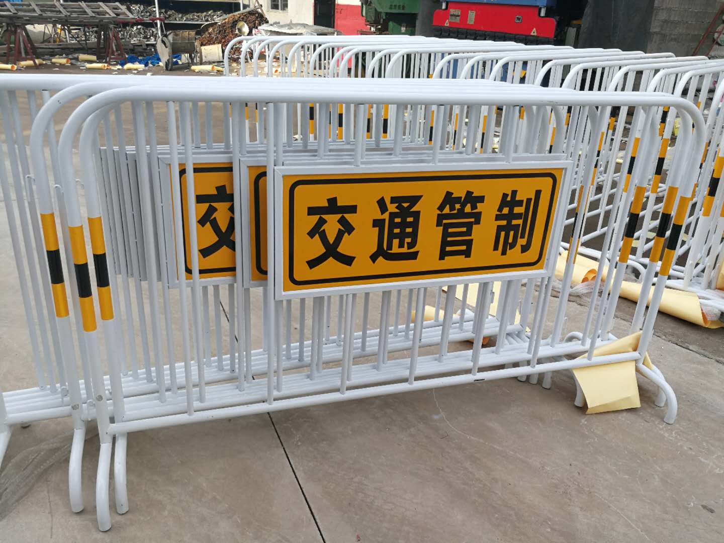 交警支隊(duì)安?；顒?dòng)護(hù)欄