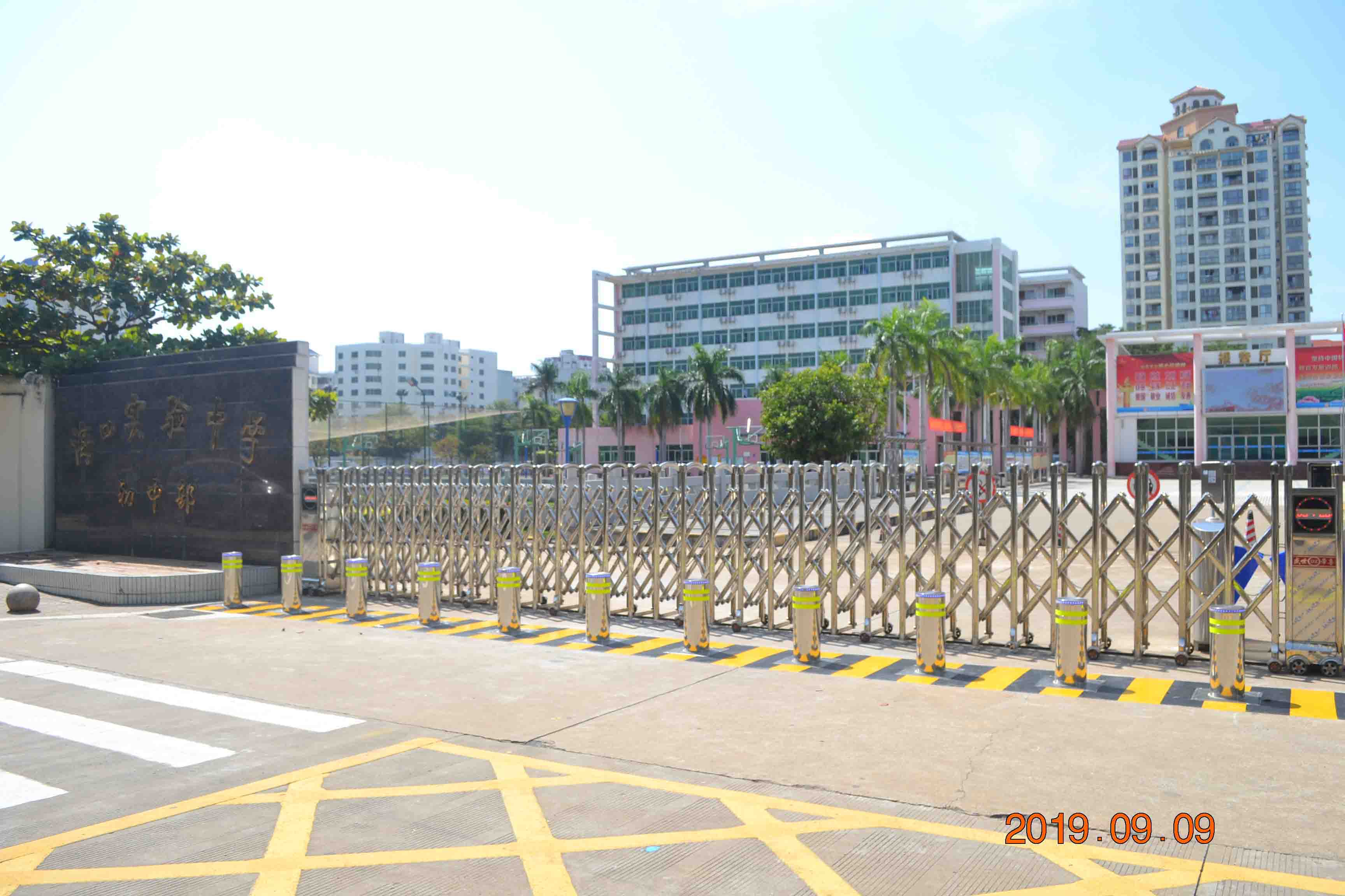 ?？趯?shí)驗(yàn)中學(xué)防沖撞設(shè)施工程